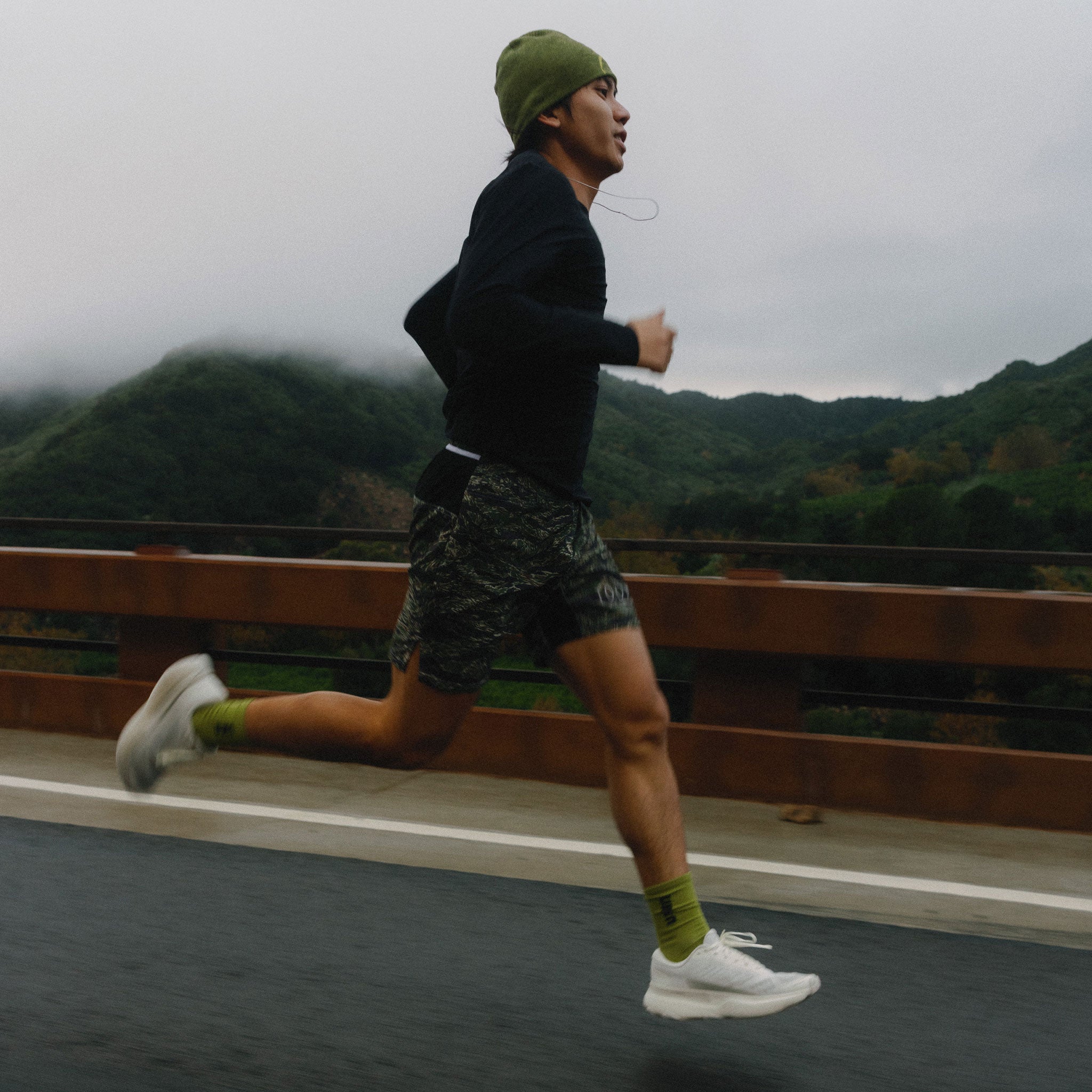 Women's AXIS - Undyed/Pebble